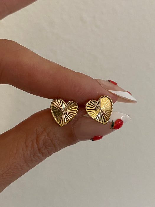 14K Gold Fluted Heart Stud Earrings