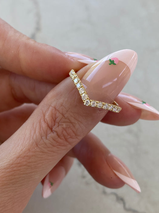 18K Natural Diamond Chevron Ring