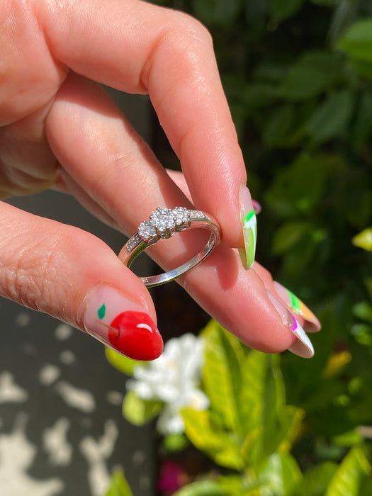 14k white gold diamond flower ring size 7