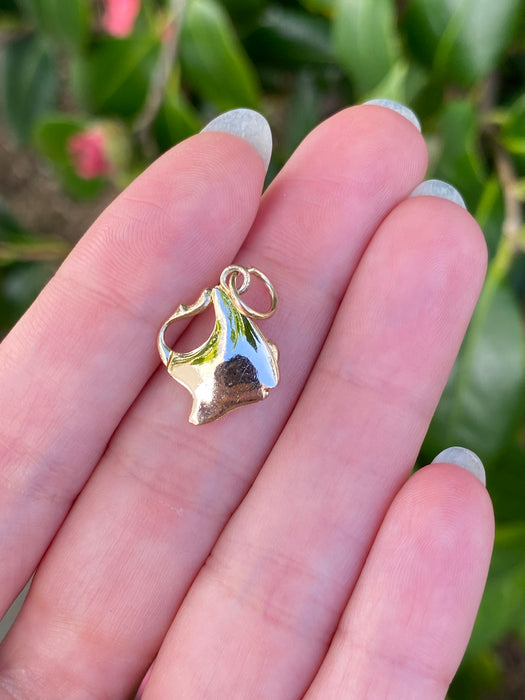 18k fish friend charm pendant