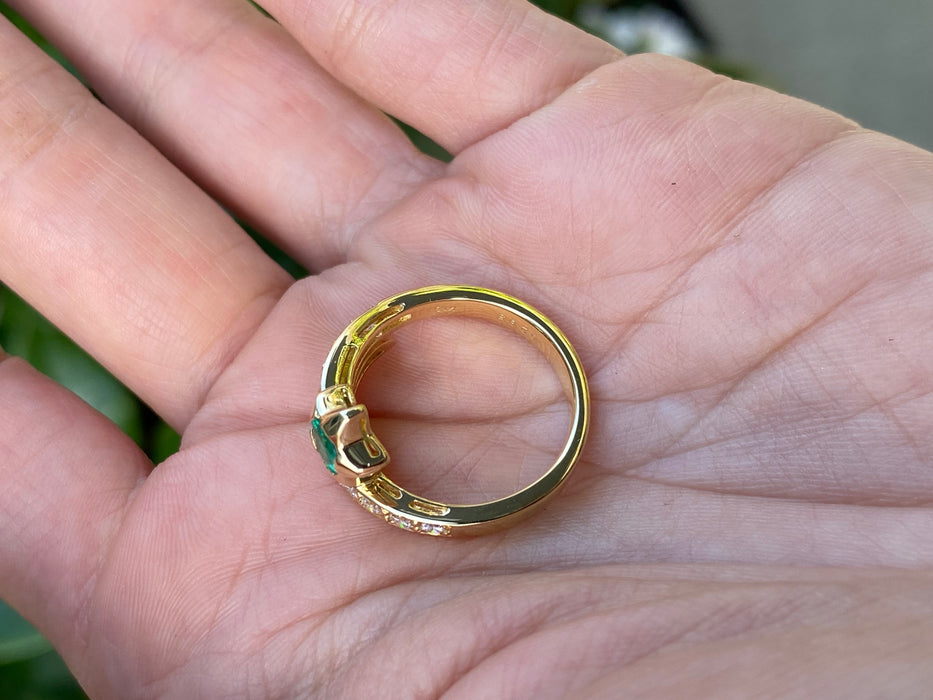 Vintage 18K Gold Emerald & Diamond Star Ring – Shooting Star
