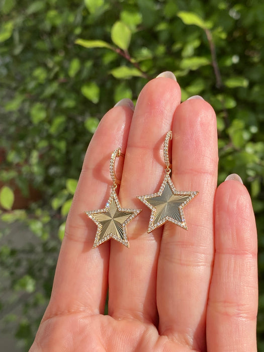 14k fluted star diamond Huggie earrings