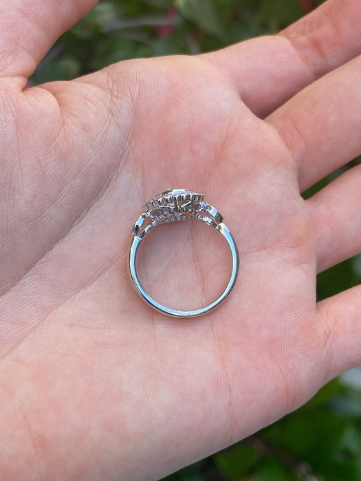 Platinum 900 diamond flower ring size 6.25