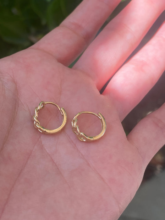 14k curb huggie earrings