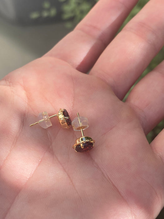 18k garnet stud earrings