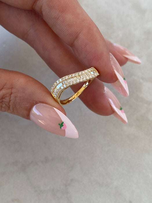 18K Natural Baguette & Round Diamond Wavy Ring