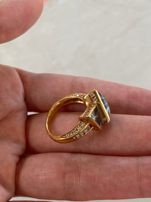 Vintage 18K Gold Trillion Topaz Aquamarine Diamond Ring
