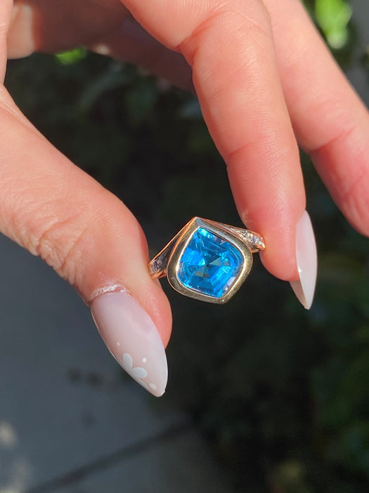 Vintage 14K Gold Sky Blue Topaz & Diamond Bezel Set Ring – Size 7.5