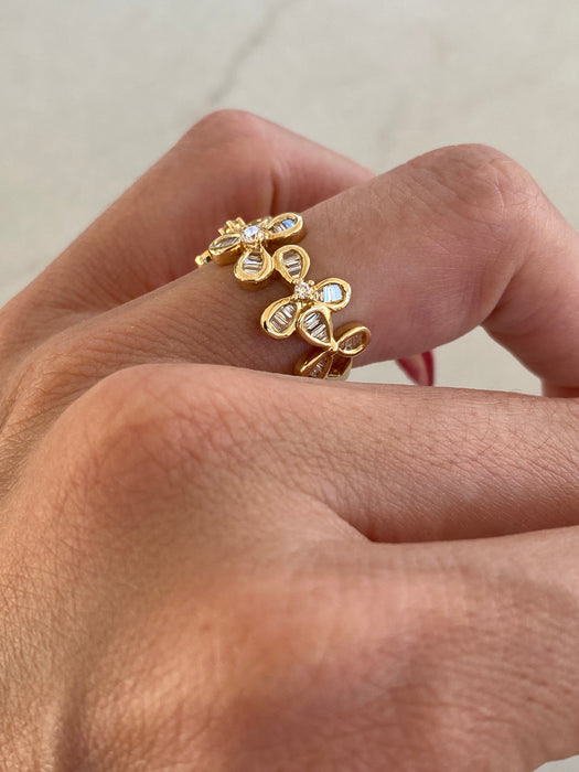 Vintage 18K Diamond Flower Ring