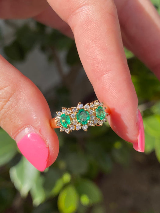 18k emerald diamond ring size 6