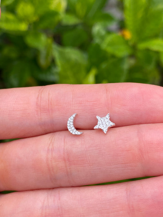 14k white gold diamond star and moon stud earrings