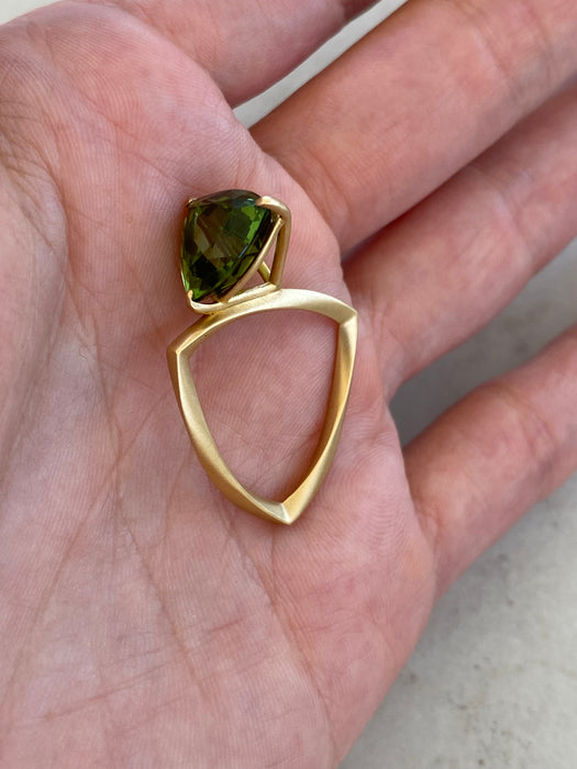 Vintage 18K Gold Green Tourmaline Ring | 4.66 Carat Trillion Cut