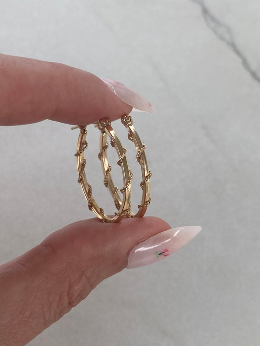Vintage 14K Gold Oval Hoop Braided Rope Earrings