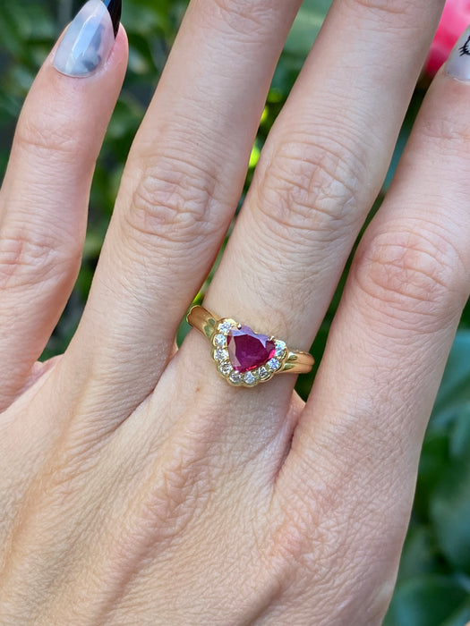 18k ruby diamond heart ring size 6.25