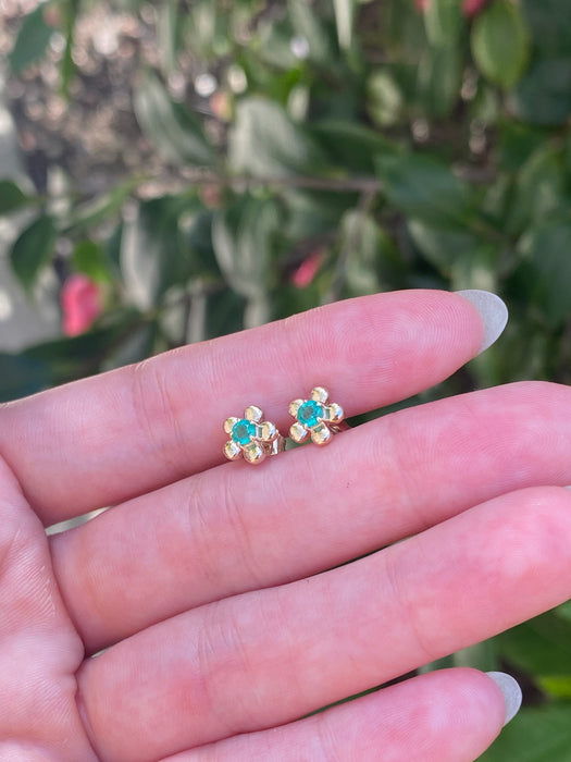 14k emerald flower stud earrings