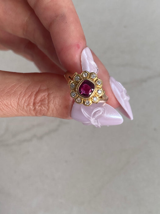 Vintage 18K Ruby & Diamond Flower Ring