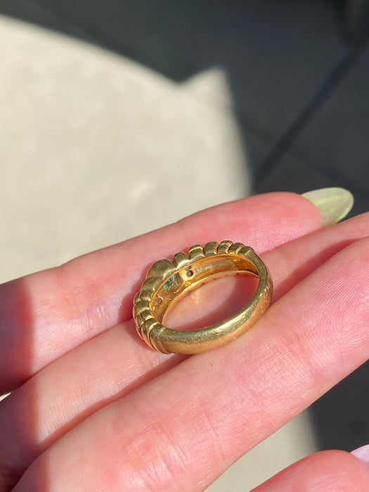 18k bezel set peridot and diamond ring size 5.5