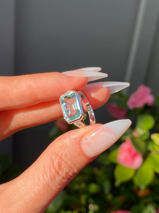 Platinum 900 bezel set aquamarine diamond ring size 6