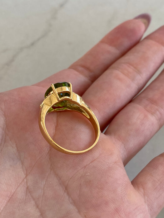 Vintage 18K Peridot & Diamond Ring
