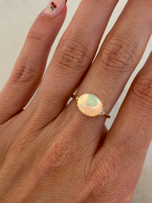 Vintage 18K Gold Opal & Diamond Ring