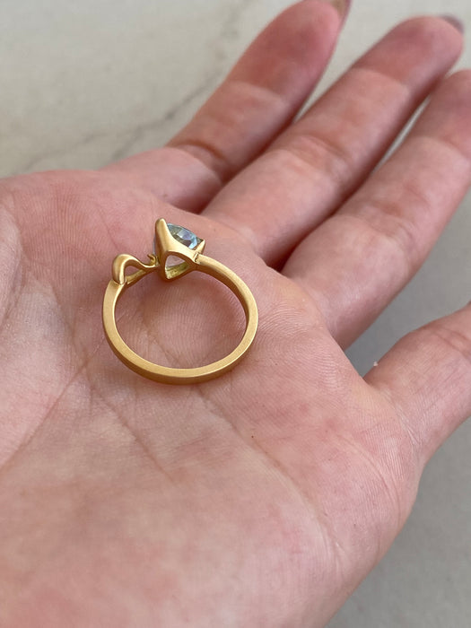 Vintage 18K Brushed Gold Aquamarine Heart Ring