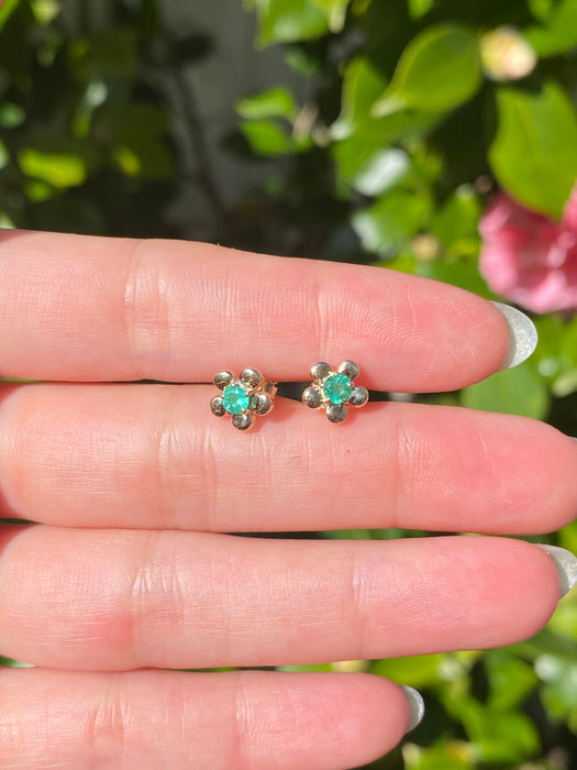 14k emerald flower stud earrings