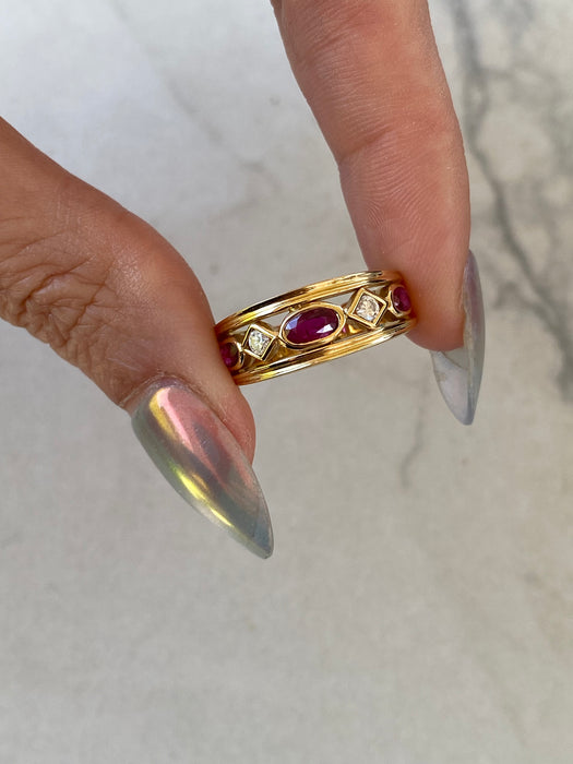Vintage 18K Gold Bezel-Set Ruby & Diamond Ring