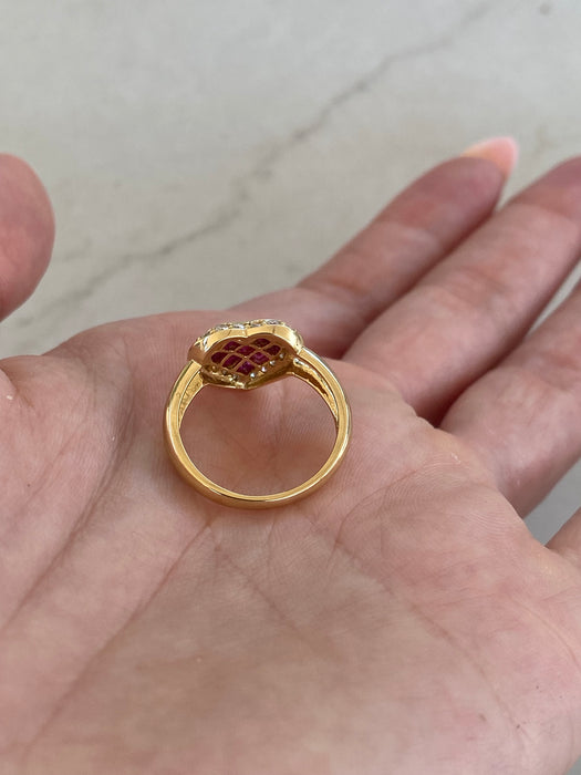 Vintage 18K Natural Ruby & Diamond Heart Ring