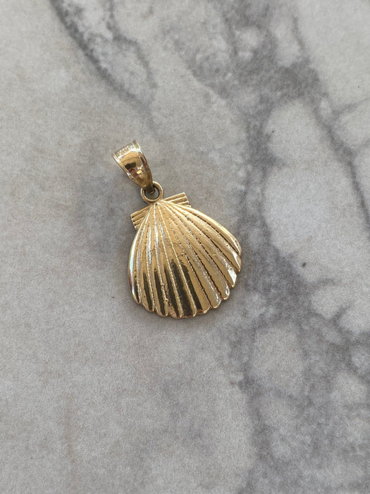 14K Gold Shell Charm Pendant